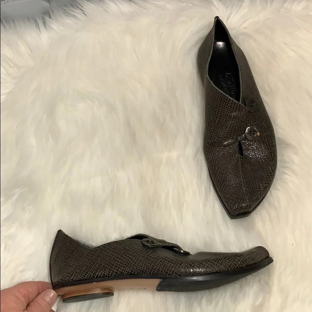 Cydwoq Two-Button‎ Gray Handmade Oxford NWOT 36.5/6